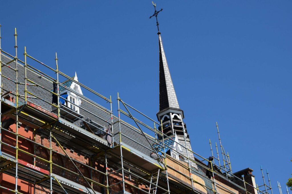 
Claes dakwerken renovatie kerk