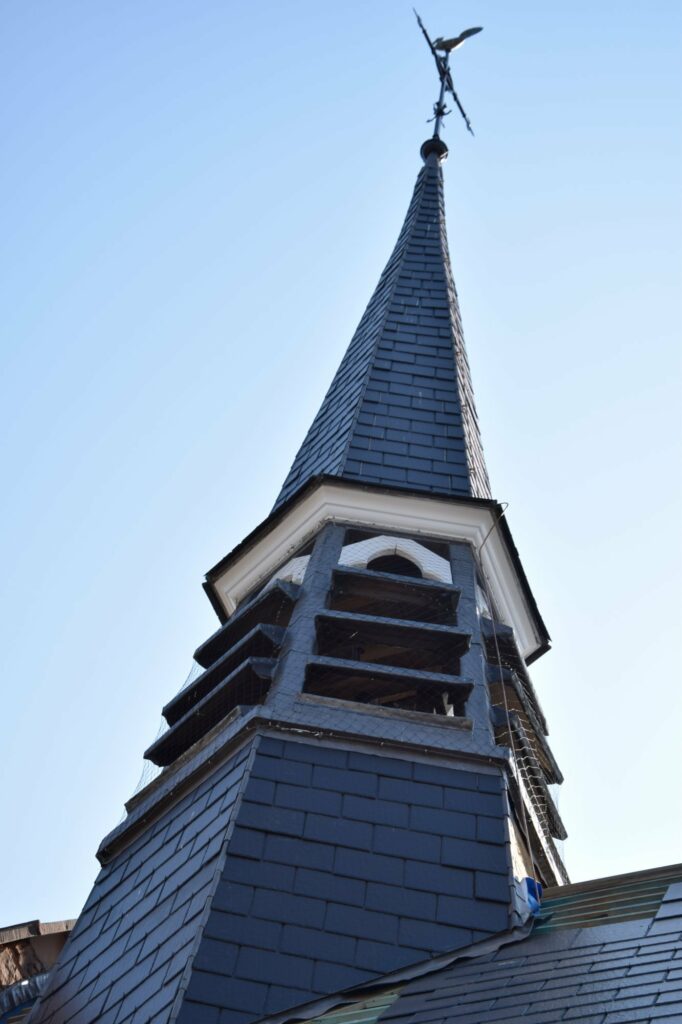 
Claes dakwerken renovatie kerk